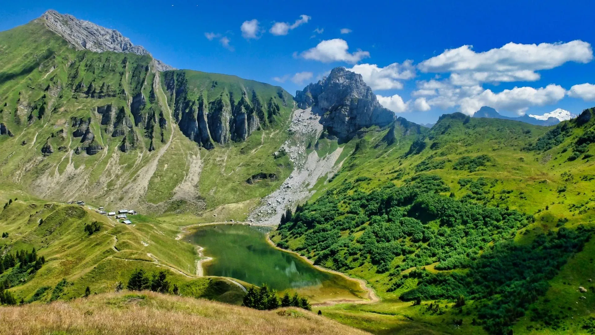 Lac De Lessy Dans Les Aravis C Thomas Praire - France © Thomas Praire