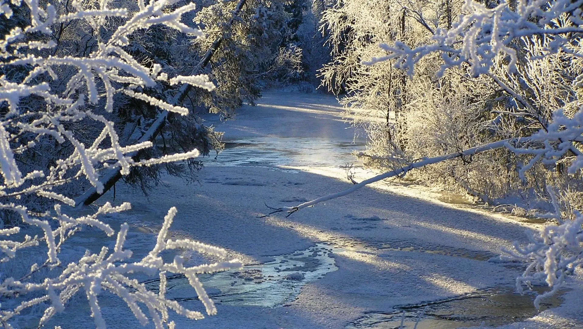 Lac Gele En Laponie Finlandaise - Laponie - Finlande