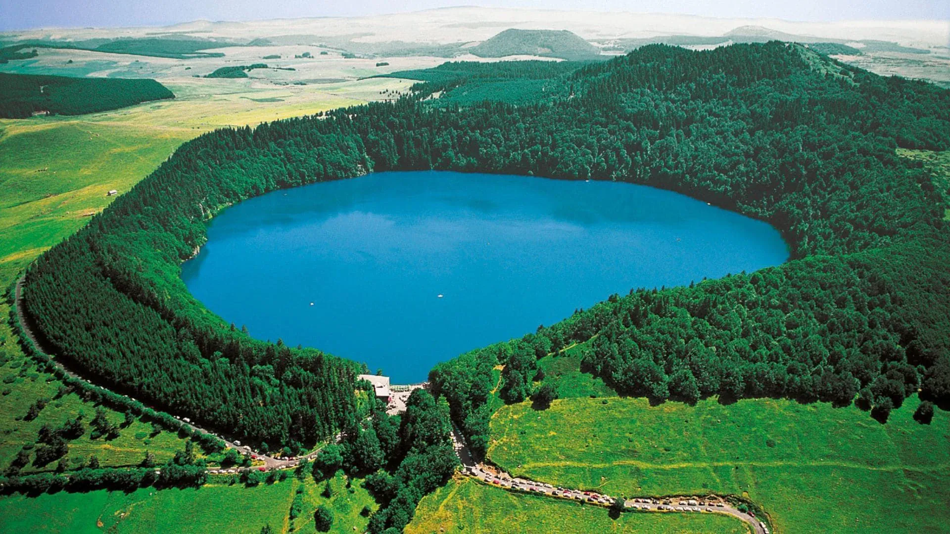 Lac Pavin Vu Du Ciel - France