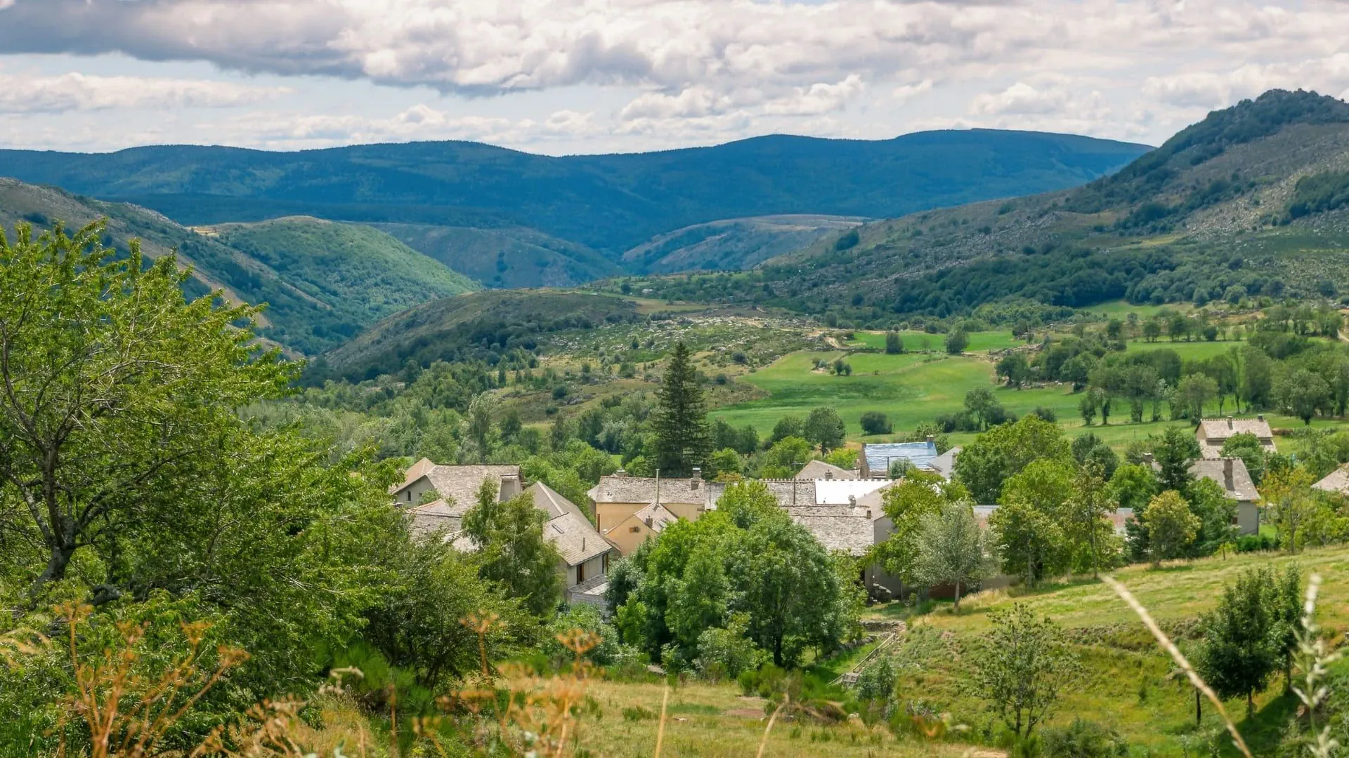 Paysages et village sur le mont Lozère - Cévennes - France