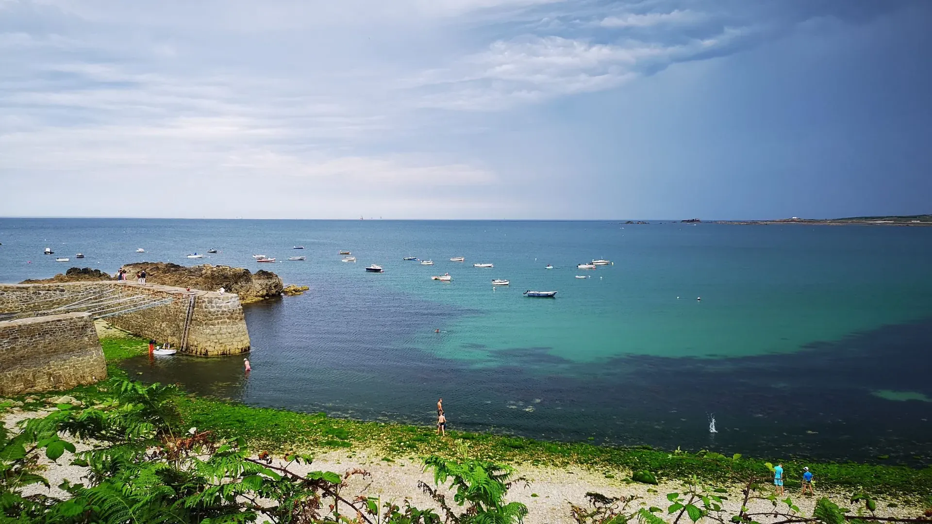 Le Port Racine Lun Des Plus Petits Ports De Peche De Cherbourg En Cotentin - France © Anne Marie Billault