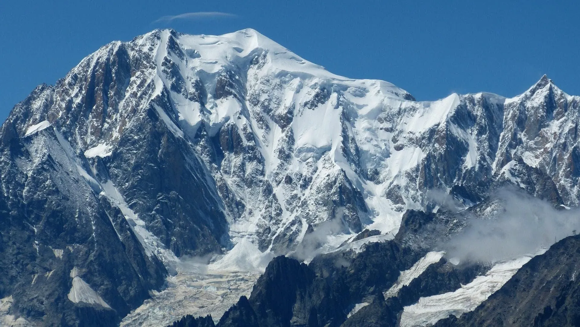 Le Mont Blanc Depuis Litalie © Helene Le Floch