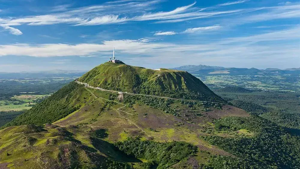Le Puy De Dome Chaine Des Puys C F. Cormon Auvergne Rhone Alpes Tourisme - Alpes - France