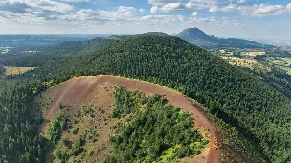 Le Puy De Lassolas Chaine Des Puys C F. Cormon Auvergne Rhone Alpes Tourisme - Alpes - France