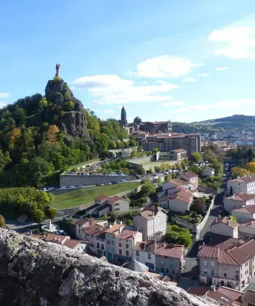 Le Puy-en-Velay avec la statue Notre-Dame de France et la cathédrale - Haute-Loire - France