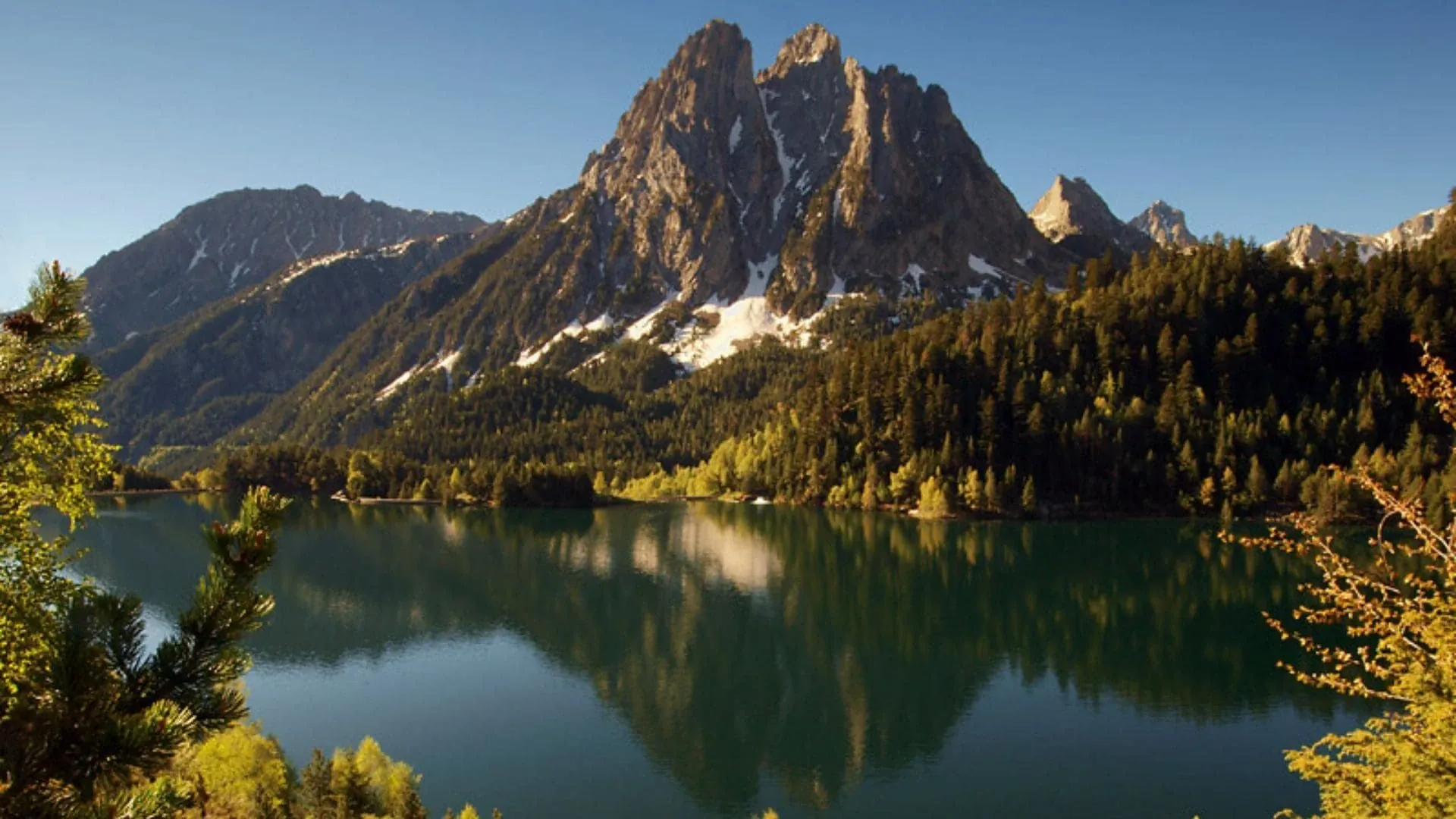 Les Encantats Depuis Le Lac San Maurici - Espagne