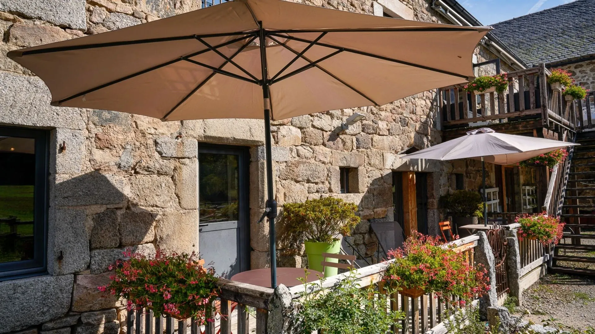 Lever Du Soleil Ascension Du Piton Des Neiges Yvonne Toussaint - Lituanie