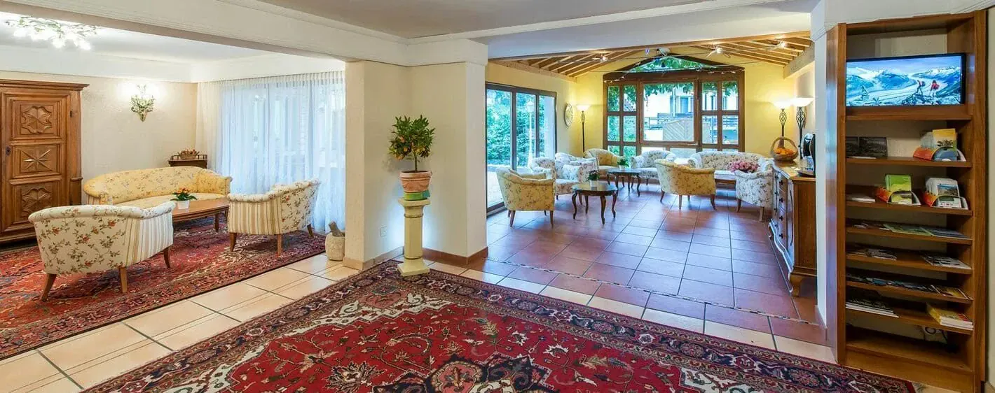 Salon et cuisine du refuge - Trieves - France © Adrien Ozanon