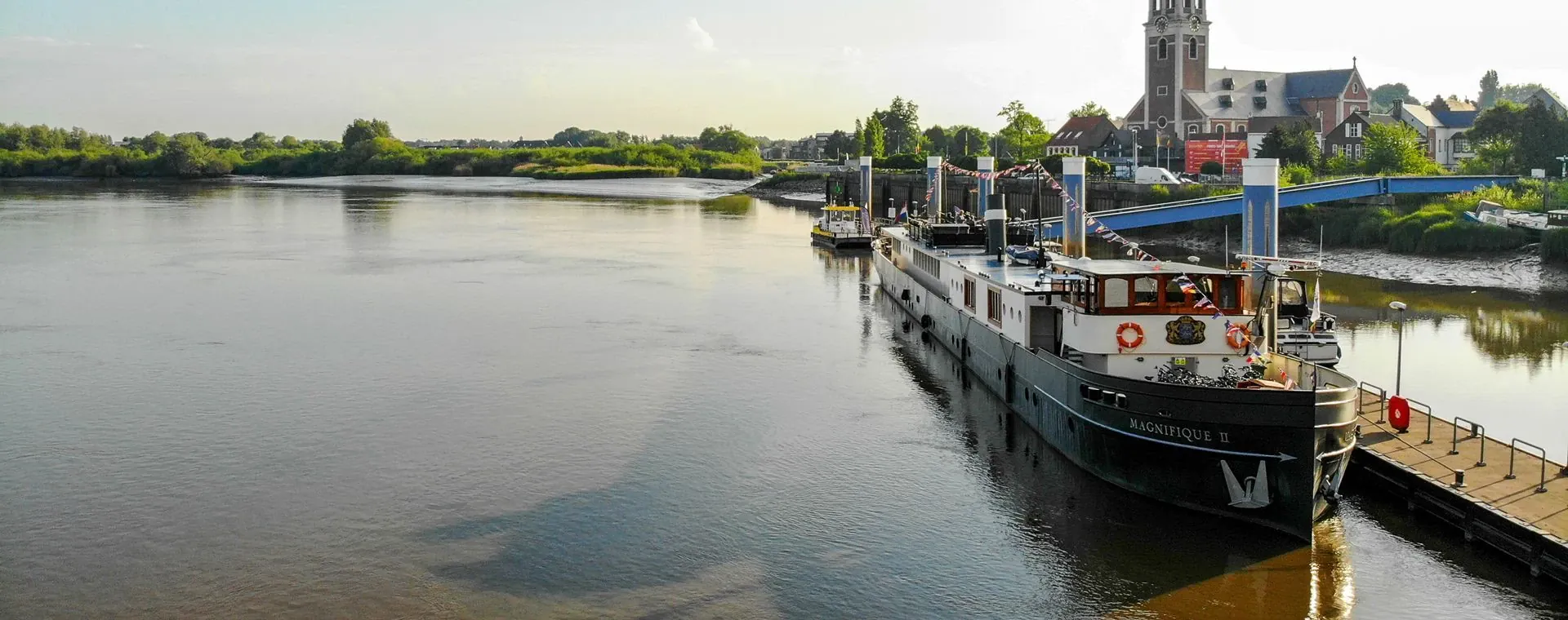 Bateau Magnifique II accosté au quai - Pays-Bas