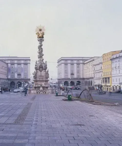 Place principale avec colonne de la Peste à Linz - Haute-Autriche - Autriche