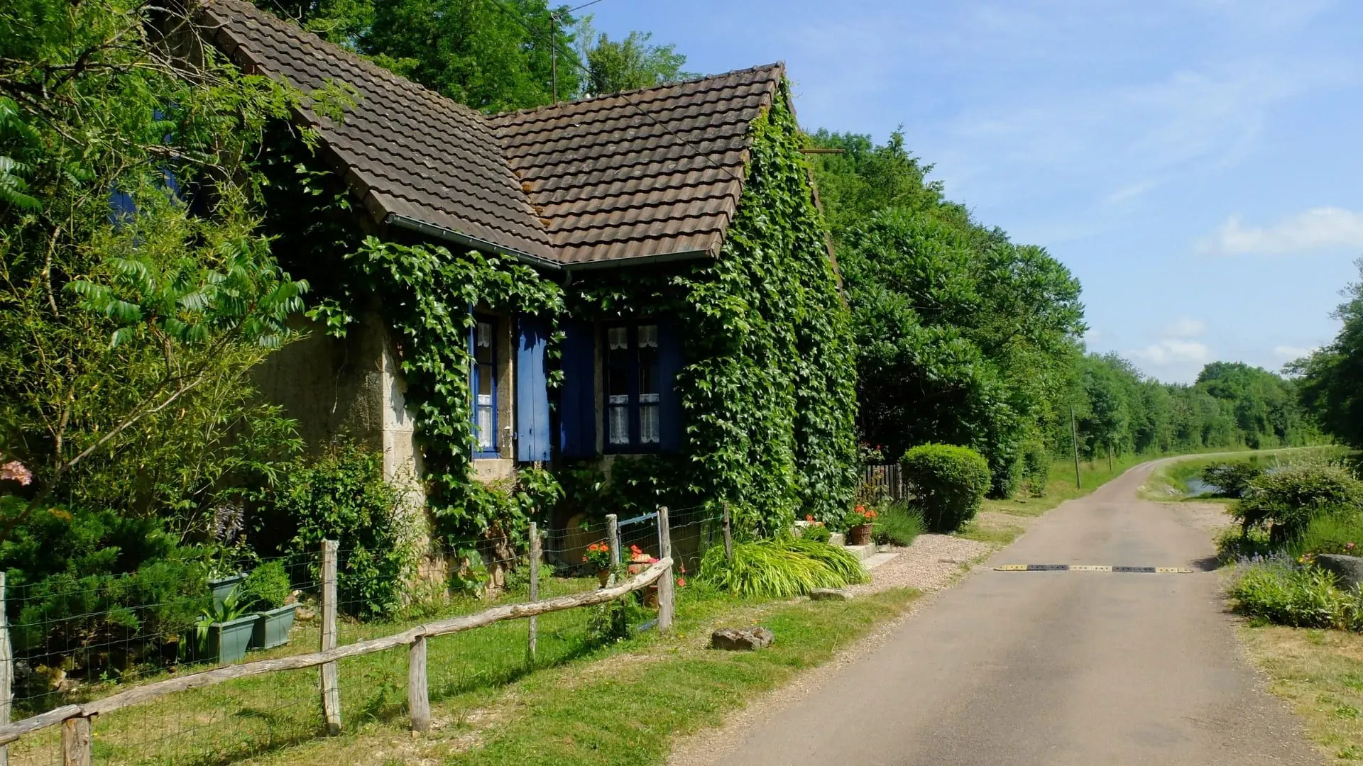 Maison Long Canal - France