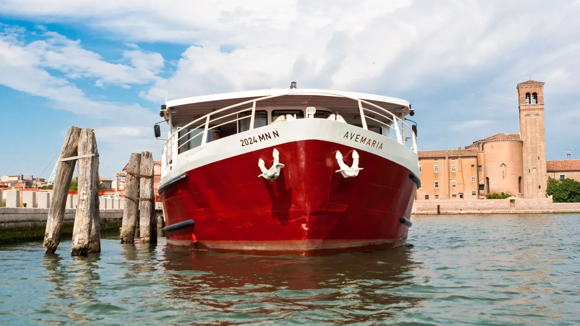 Skyline de Mantoue reflete dans le lac - Lombardie - Italie