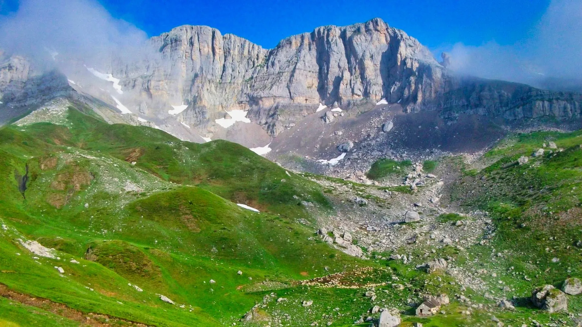 Massif Du Pic Danie Sur Le Gr10 De Saint Jean Pied De Port A Etstaut - Pyrénées - France