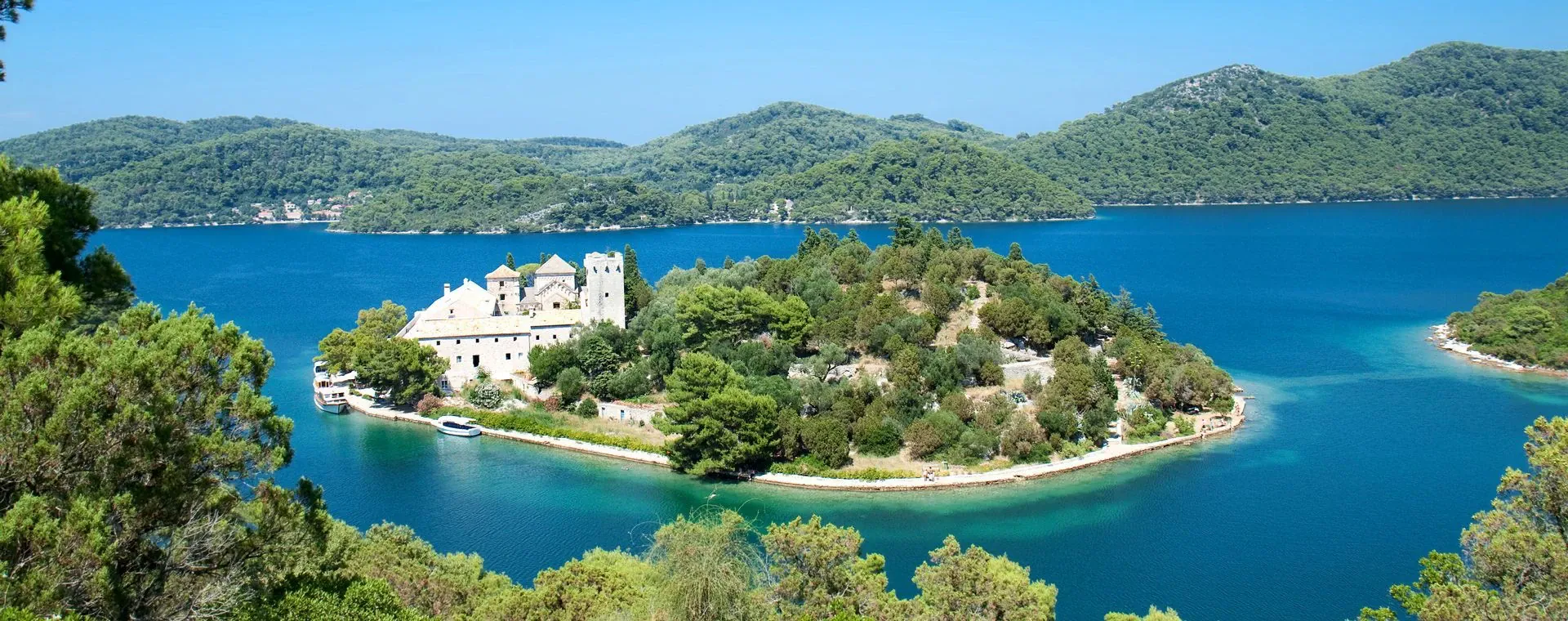 Monastère sur îlot Sainte-Marie - Parc national Mljet - Croatie