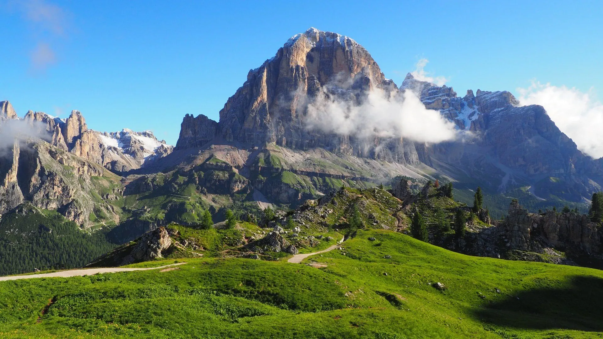 Mont Paterno et paysage alpin - Dolomites - Italie