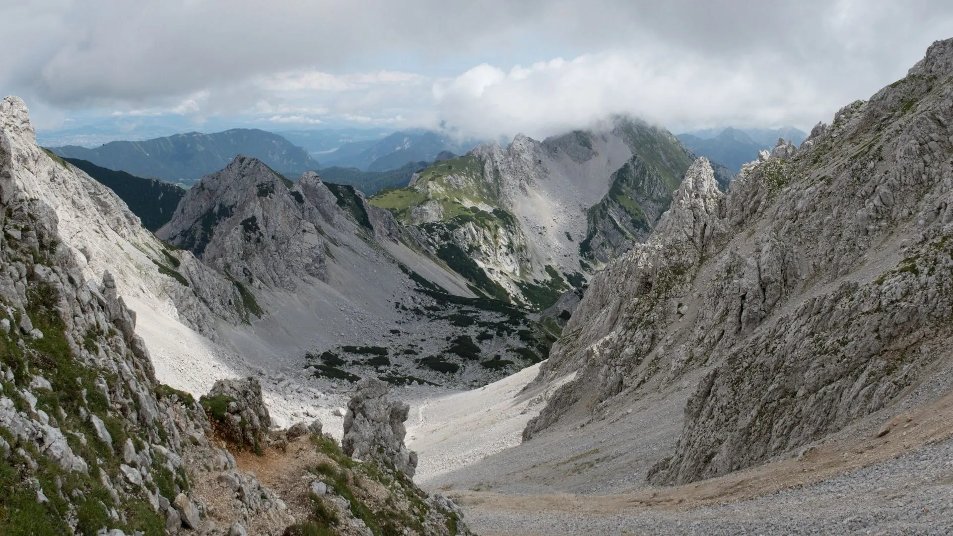 Refuge de montagne dans les Alpes Juliennes - Slovenie