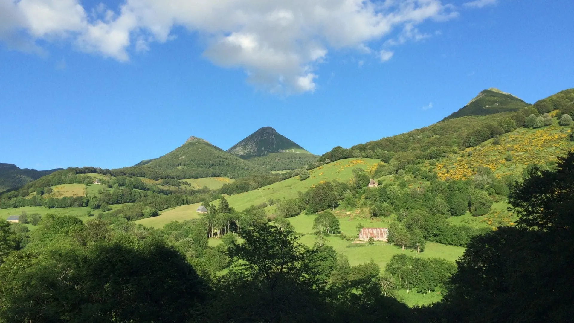 Panorama Dans Le Cantal C Psaint Jean - France © Psaint Jean