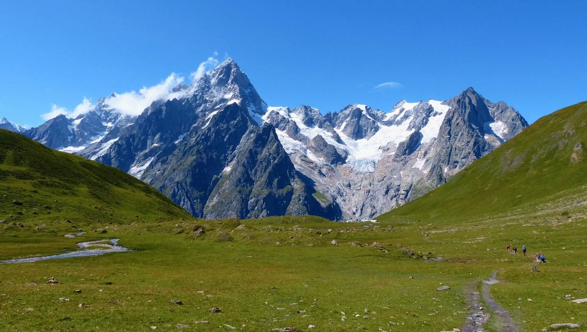 Panorama Sur Un Paturage Avec Des Vaches C Helene Le Floch - Italie © Helene Le Floch