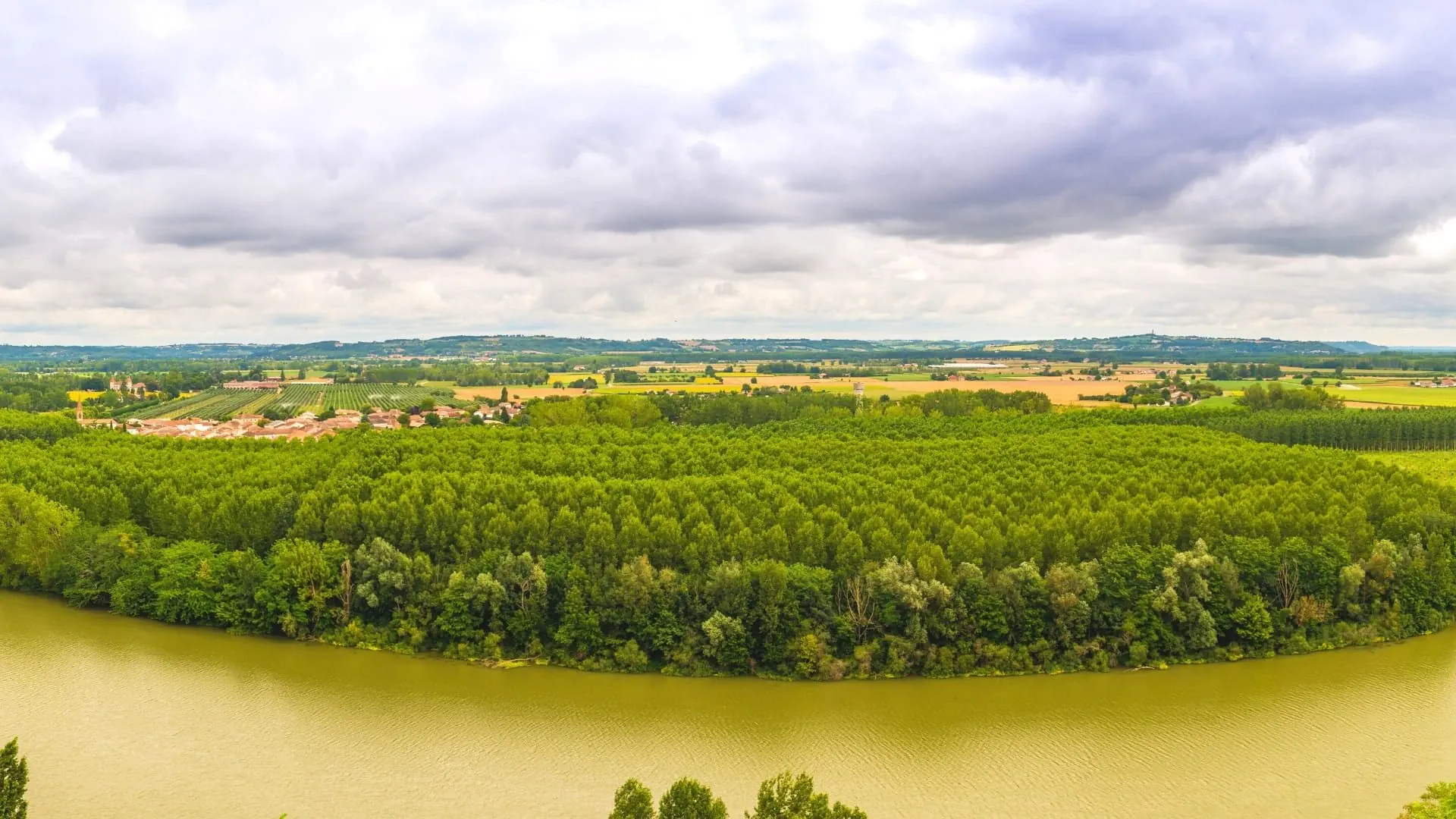 Panoramique De La Garonne A Auvillar Tarn Et Garonne En Occitanie - France