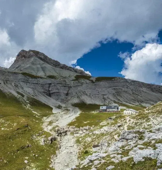 Passage au refuge Puez - Dolomites - Italie