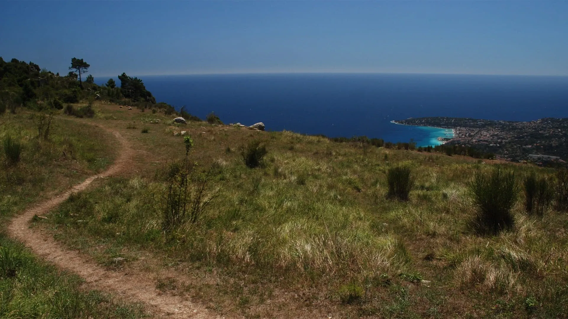 Chemin En Balcon Sur La Mer - France