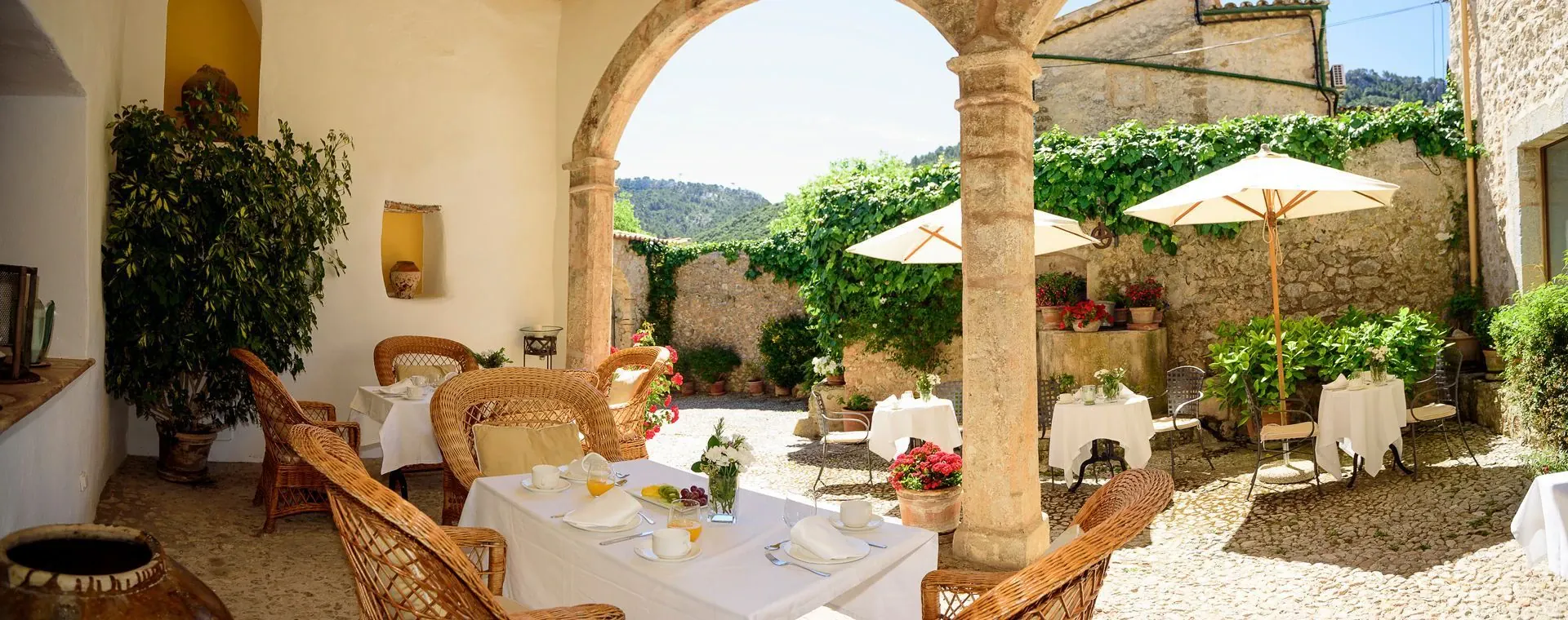 Petit Bôt Bay avec tour Martello - Guernesey © François Ribard