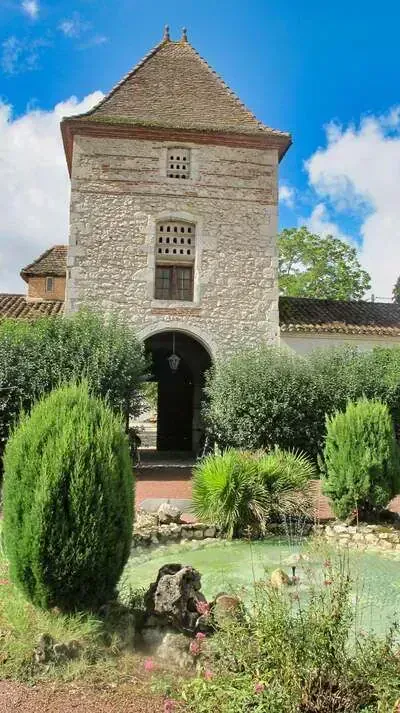 Ruelle pittoresque du village d'Èze - Côte d'Azur - France