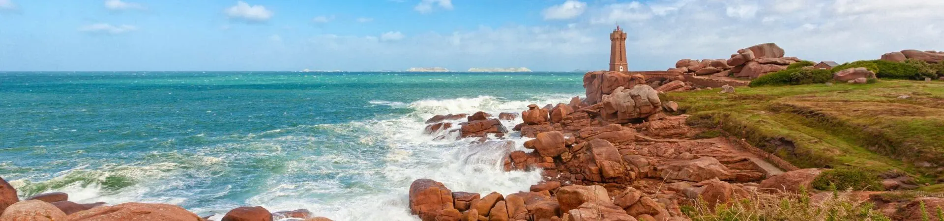 Phare de Ploumanac'h et rochers de granit rose - Bretagne - France