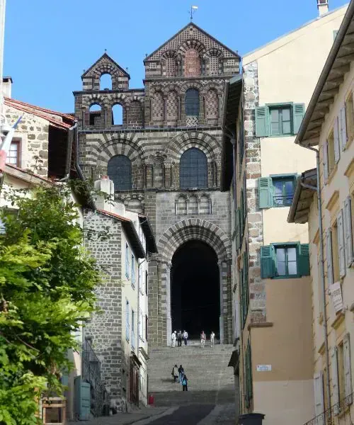 Façade polychrome de la cathédrale Notre-Dame du Puy-en-Velay - Haute-Loire - France