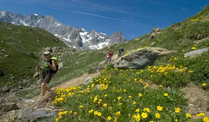 Monastère Profitis Ilias et baie de Vathi - Cyclades - Grèce