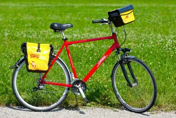 Velo de randonnee homme rouge Eurobike avec cadre haut - Italie