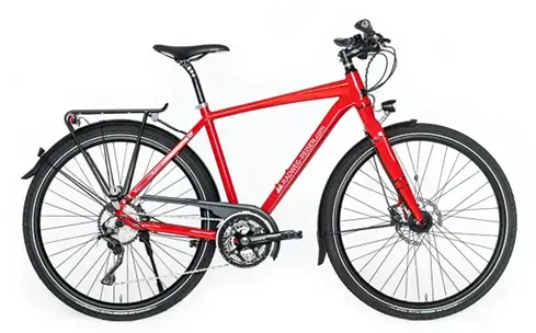 Velo de randonnee rouge avec garde-boue pour cyclotourisme - Danube Allemagne