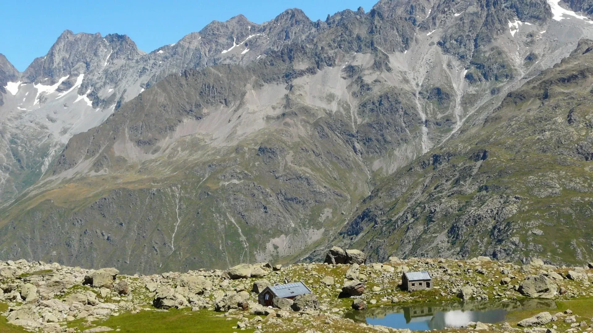 Refuge sur le Tour du Mont-Blanc - France
