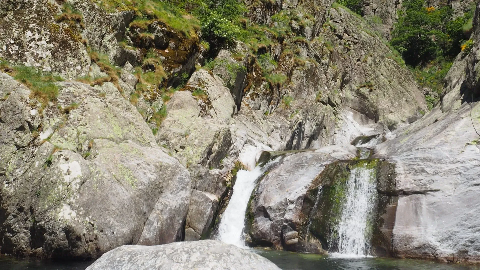 Paysage de riviere - Aubrac - France