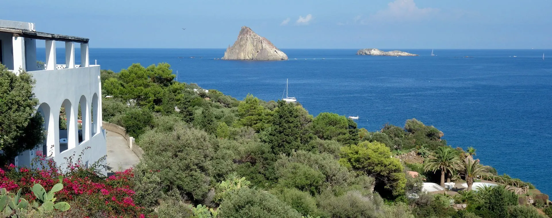 Crique rocheuse entre Collioure et Banyuls - France © Anne-Marie Billault
