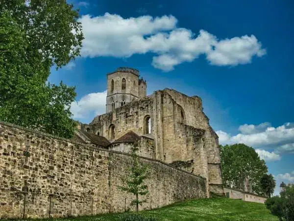 Ruines de l'abbaye de La Sauve-Majeure - Gironde - France © Jean-Claude Praire