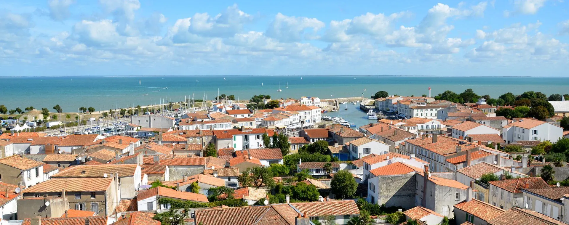 Saint-Jean-Pied-de-Port et la Nive - Pays Basque - France