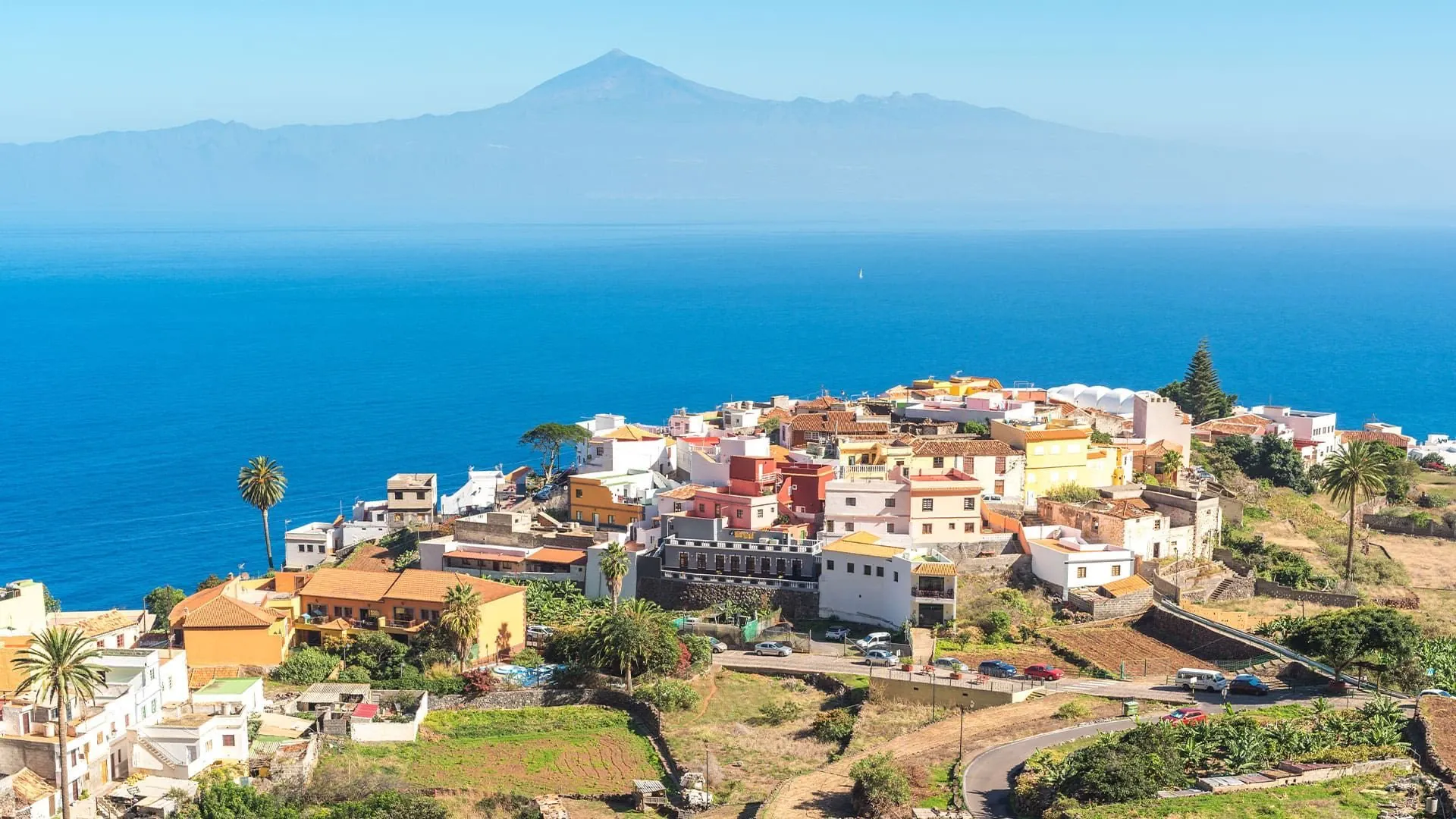 Saunier dans les marais salants de l'île de Ré © Florian Calvat