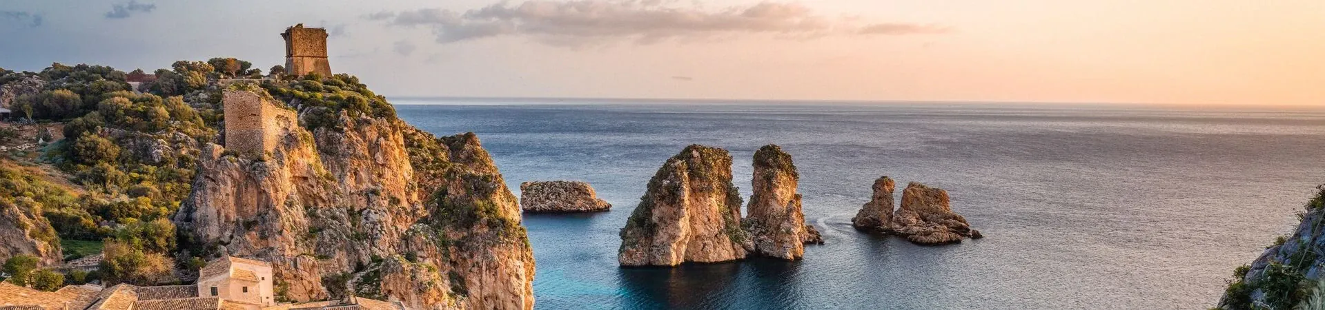 Faraglioni et tour de guet a Scopello - Sicile