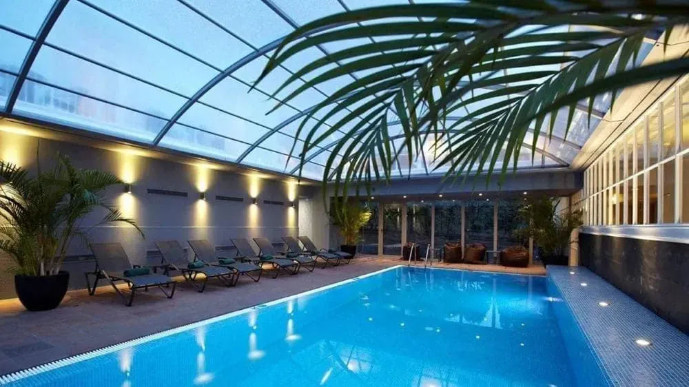 Piscine en bord de mer - Dinard - Bretagne - France © Dinard Reignier