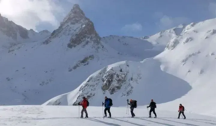 Ski de randonnée avec vue sur le Mont Aiguille - Vercors - France