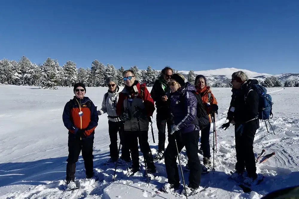 Groupe en raquettes à neige - Cerdagne - France © Michel Madre