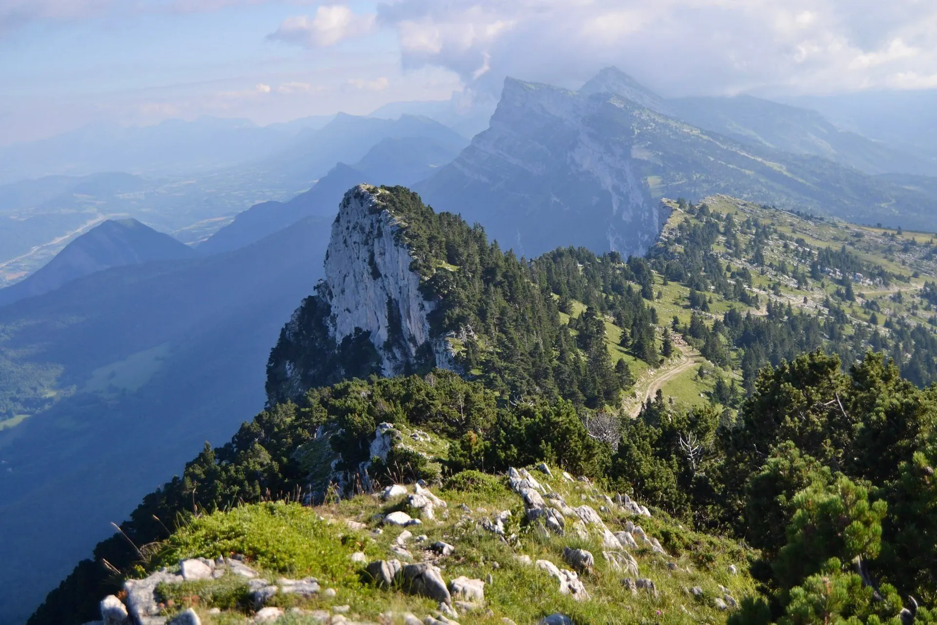 Groupe en raquettes dans la vallée de la Clarée - France