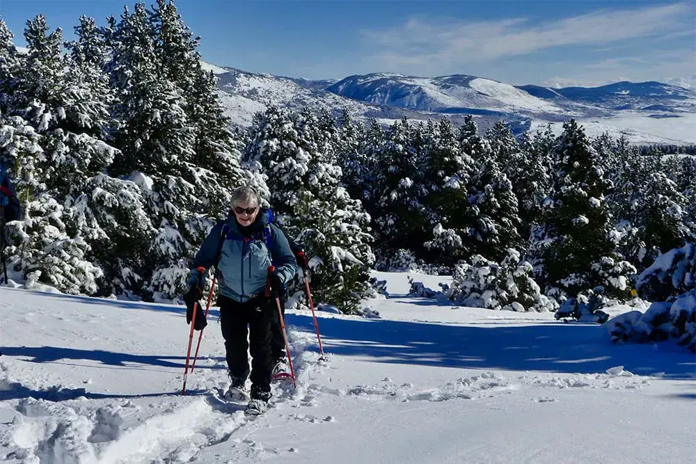 Raquettes en forêt - Pyrénées-Orientales - France © Michel Madre