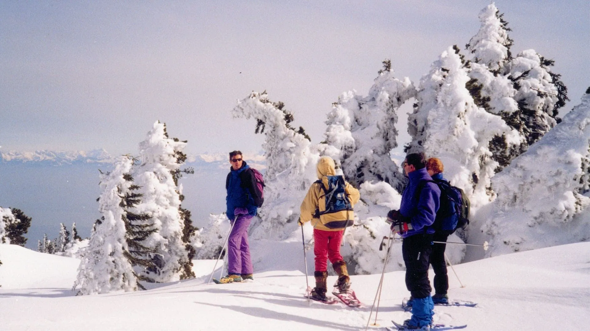 Randonnée en raquettes dans le Jura - France - snowshoeing-in-the-jura-mountains-france-2