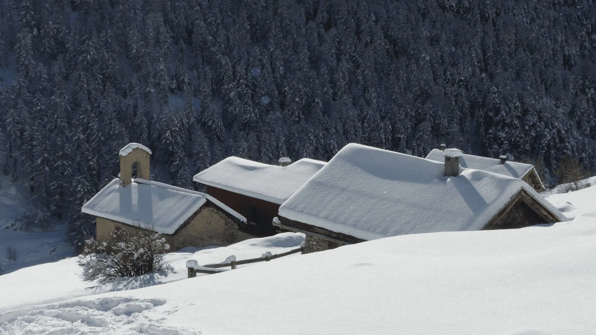 Raquettes dans le Queyras - Alpes - France - snowshoeing-in-the-queyras-alps-france-8