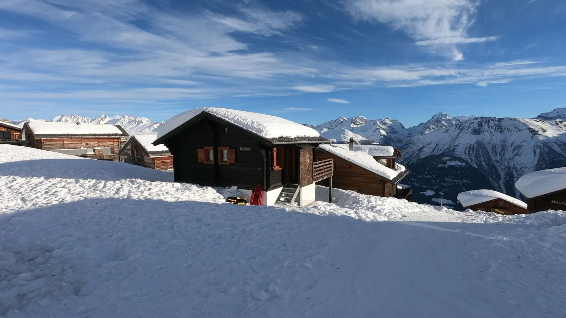 Raquettes pulkas devant le Grand Veymont - Vercors - France