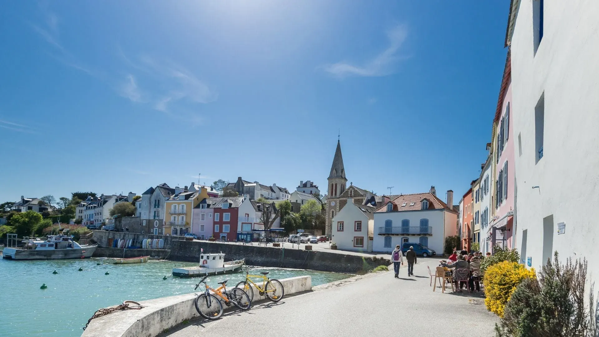 Promenade dans un port de Belle-Île-en-Mer - Bretagne - France