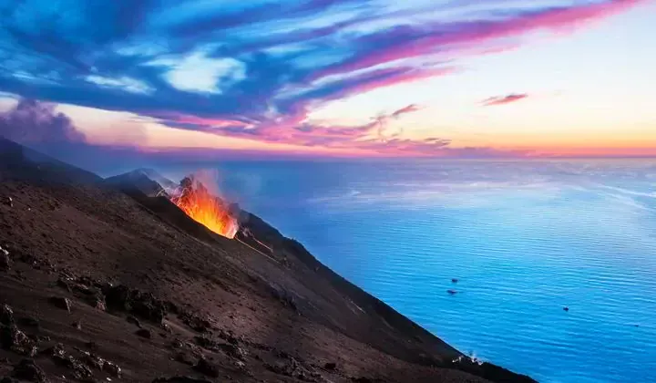 Éruption du Stromboli - Îles Éoliennes - Italie