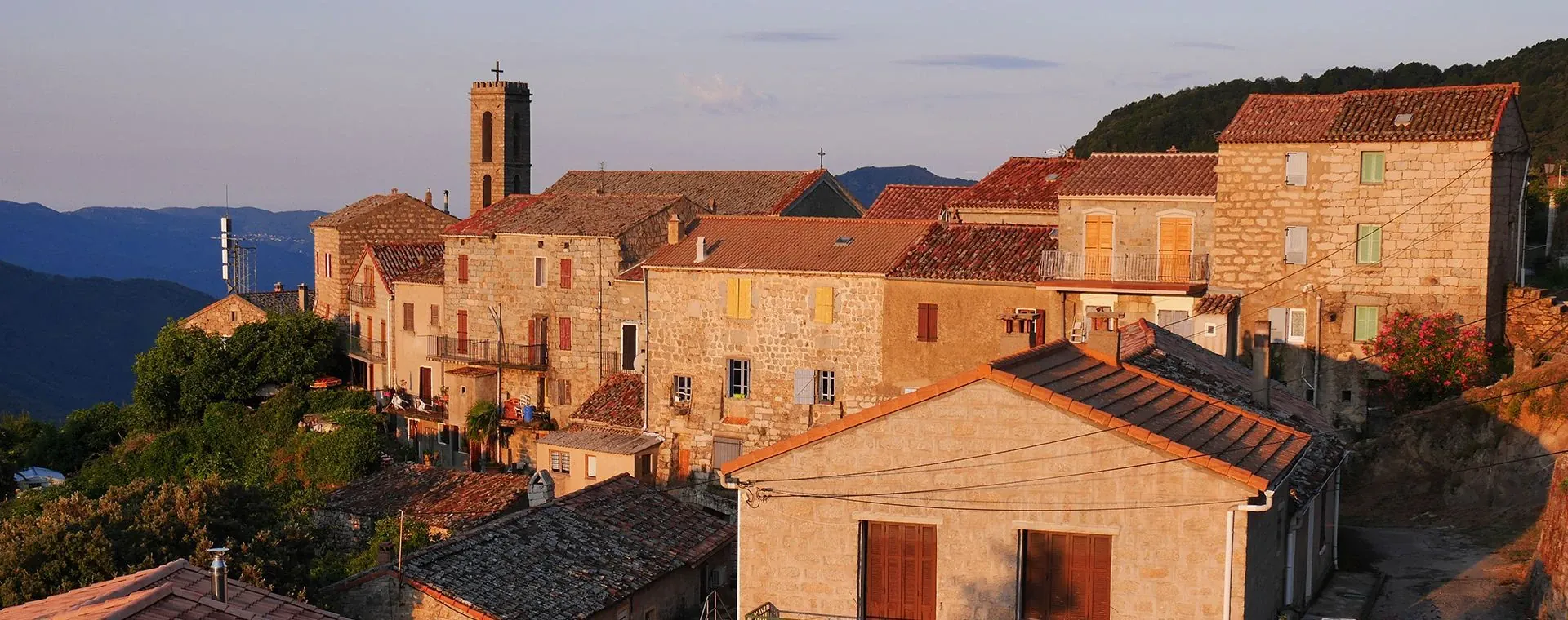 Coucher De Soleil Sur Village - France